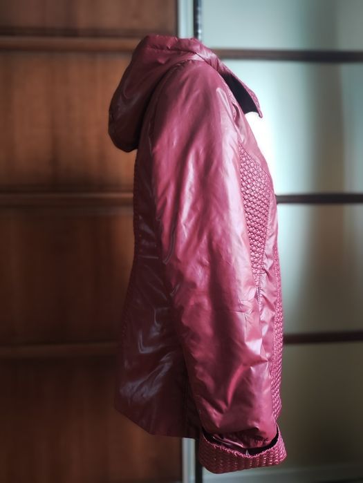 Куртка жіноча демісезонна бордового кольору 50 розмір