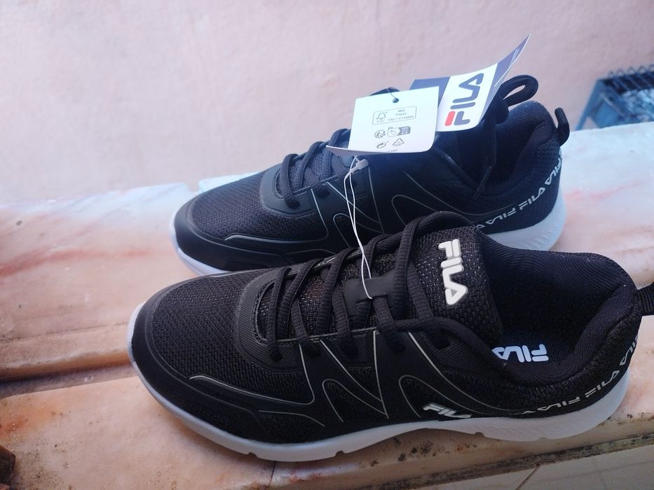 Vendo tênis da Fila novos