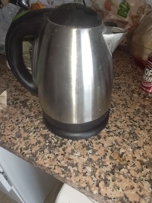 Cafeteira elétrica a funcionar muito bem