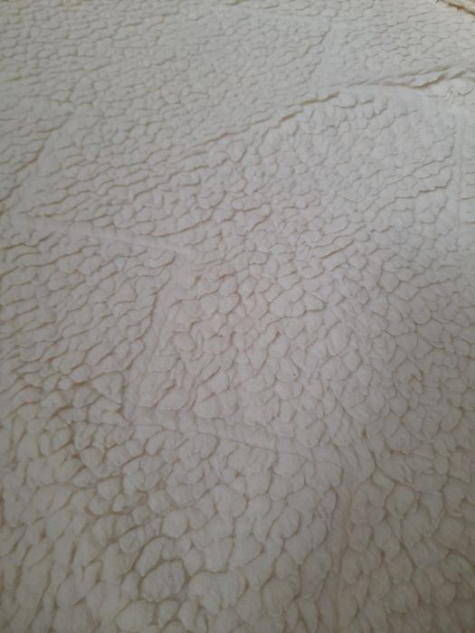 Одеяла б.у шерстяное и ватные а також покривала.