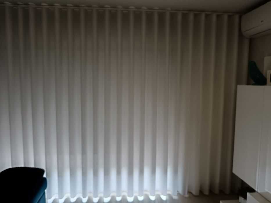 5 cortinas de várias medidas com calha