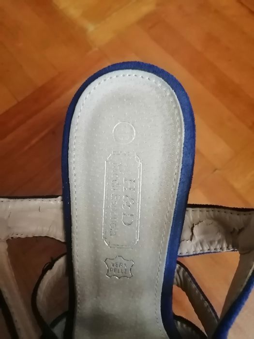 Sapatos de tacão alto
