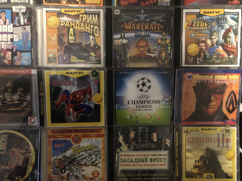 Колекція CD дисків для ПК ігри двохтисячних