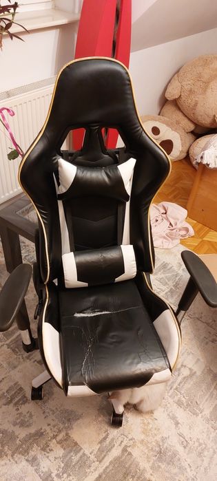 Fotel gamingowy używany sprawny