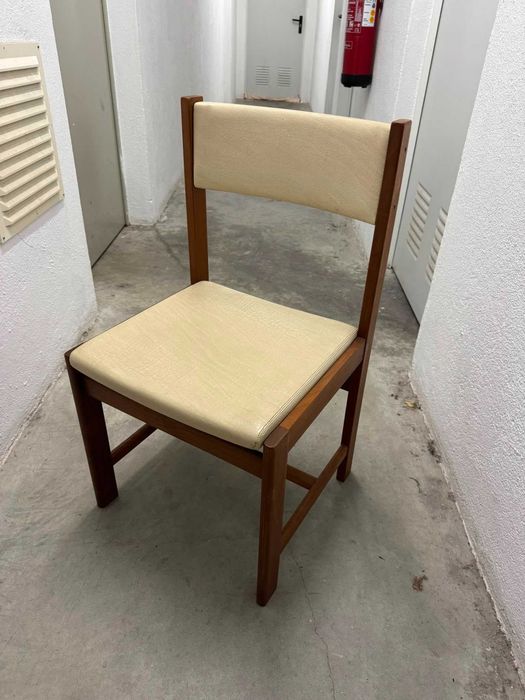 Mesa e cadeiras da Olaio