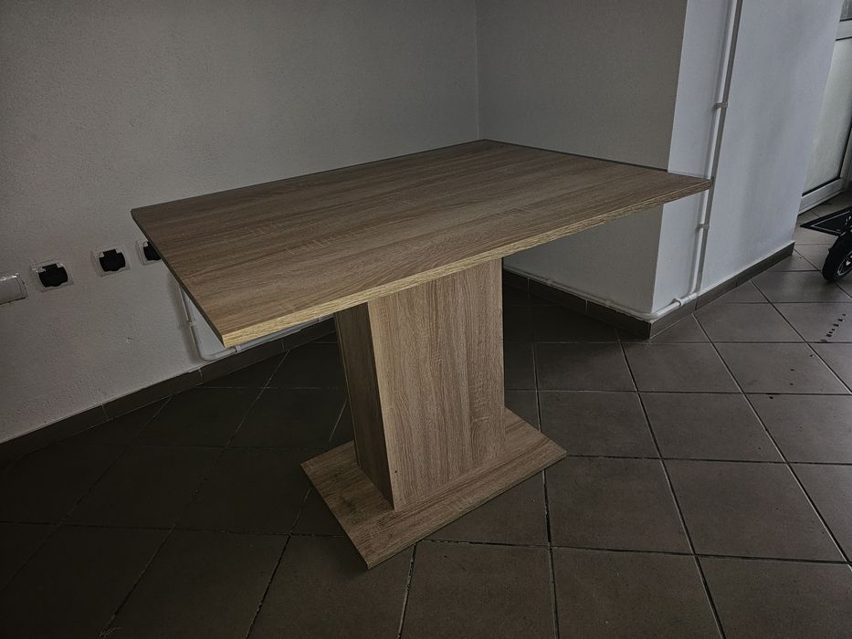 Stół skrzyniowy bardzo praktyczny brw