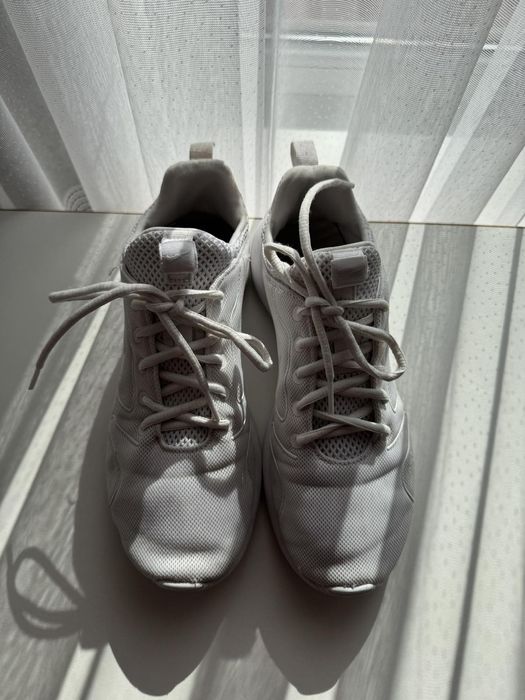 Білі кросівки Nike Kaishi для бігу, розмір 42 (27 см)