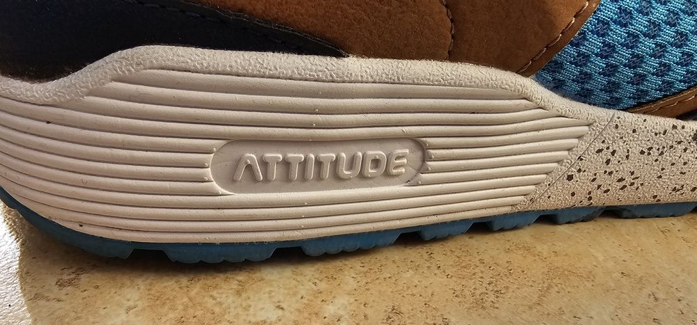 Buty Attitude Jak nowe męskie rozmiar 41 wkładka 26cm