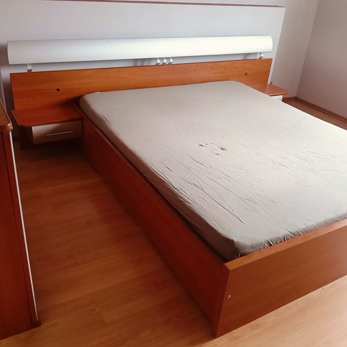 Łóżko szafa i komoda do sypialni