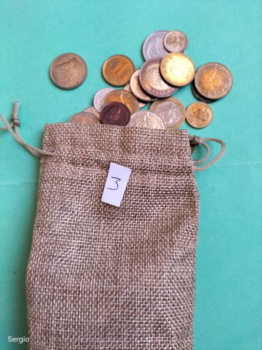 100 moedas diferentes de 40 países. Лот 27