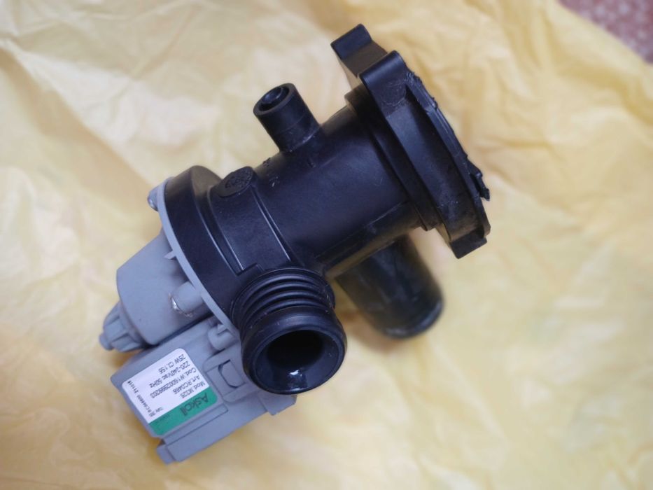 Помпа до пральної машини.