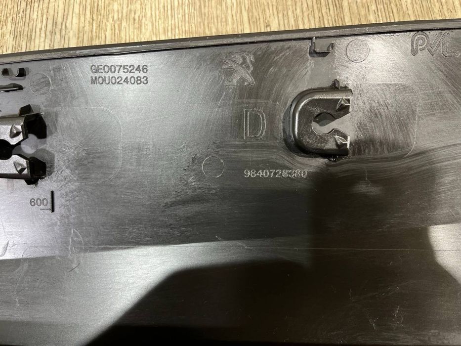 Дверь передняя правая Peugeot 408 2 ( 2022 - 2025 г. ) молдинг двери 9840728380