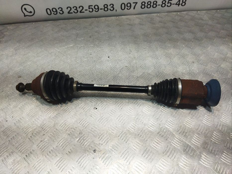 Піввісь передня права VW Atlas