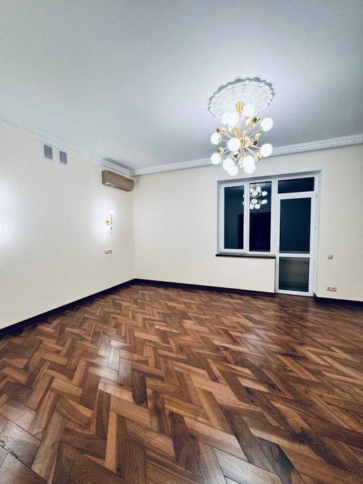 Продається просторий  будинок в Центрі