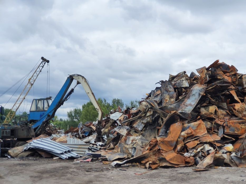 Купим лом черных 6000грн/тонна  и цветных металлов