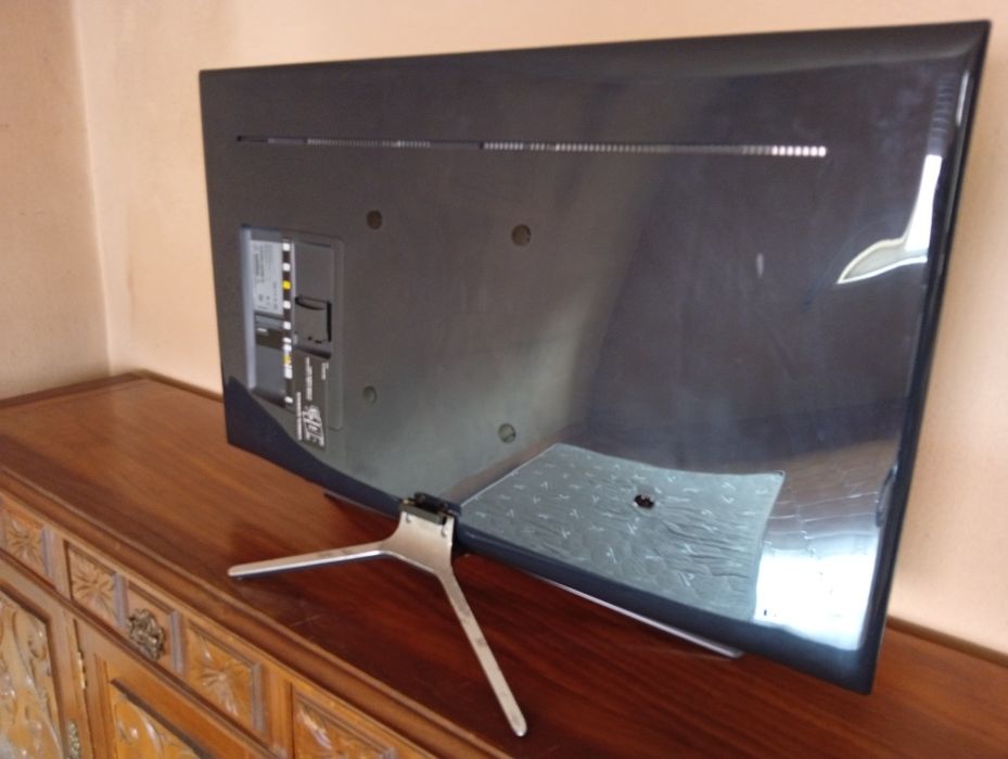 Samsung Smart TV 40" (UE40K5500) – Para Peças / Avariada