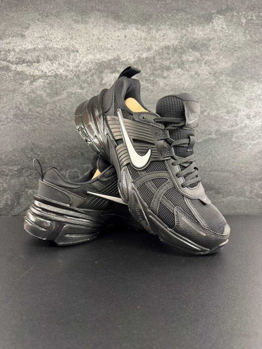 Кросівки Nike V2K Run Black Summit White Anthracite HQ1582-001 (41)