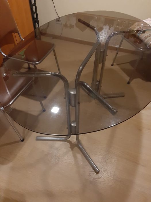 Mesa de vidro oval