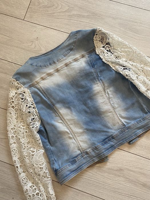 Katana jeans z rekawami z koronki
