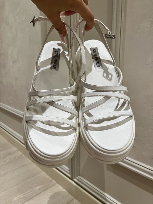 Steve Madden білі сандалі шльопанці zara