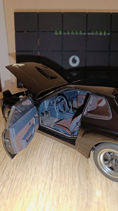 Porsche 924 Carrera GT (1:18) - Autoart
