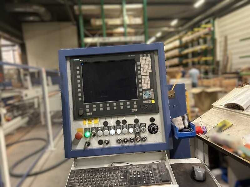 Centrum obróbcze CNC do okien i drzwi Weinig Conturex.