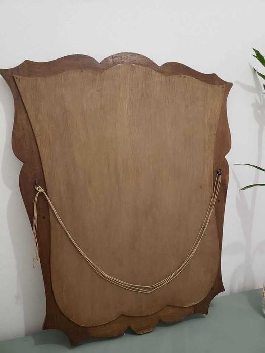 Espelho em madeira elegante