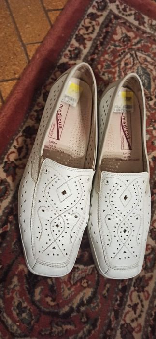 Skórzane białe buty medyczne