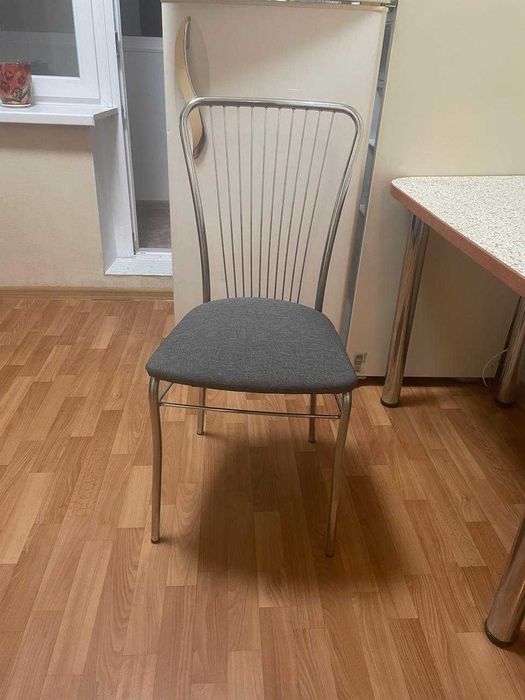 Продаж стільців