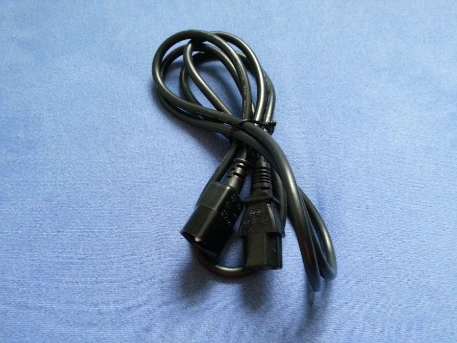 Kabel zasilający do ups-a.