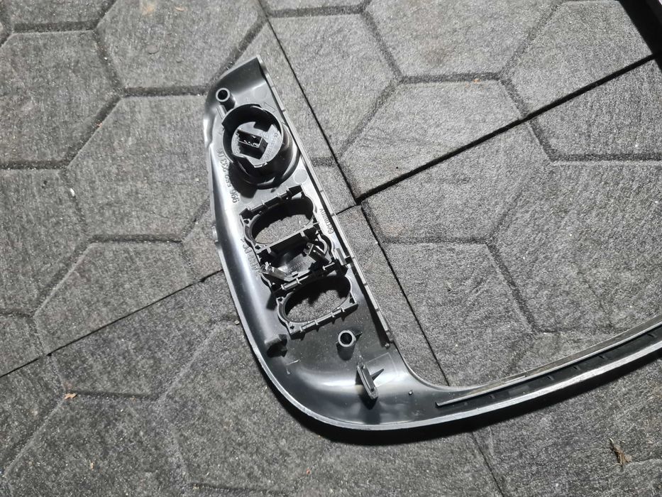 Porsche 911 4S 996 ramka radia deska rozdzielcza
