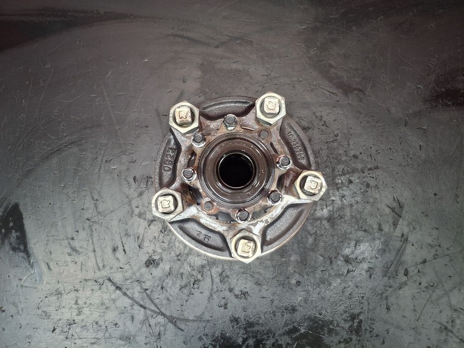 Cubo da roda MITSUBISHI TRUCKS Canter