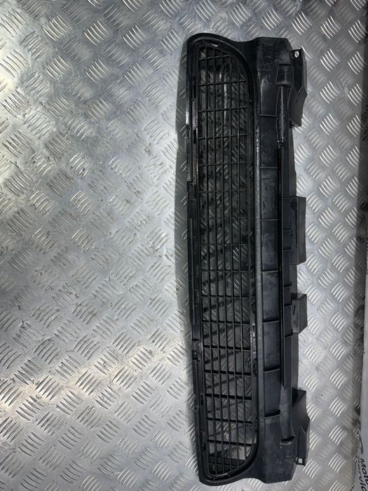 Решетка переднего бампера центральная mercedes a-class w169 1698850023