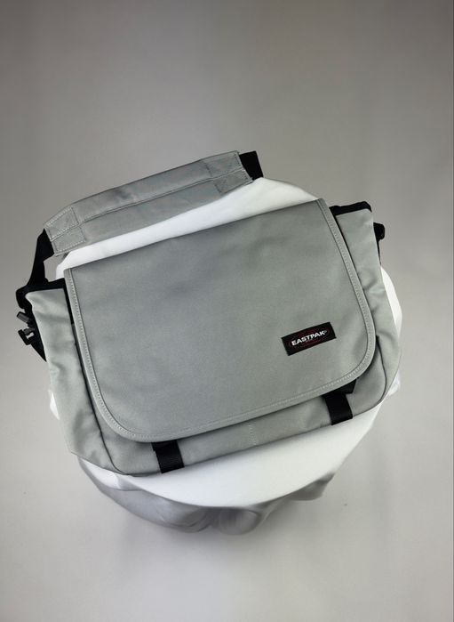 Сумка через плече EastPak Delegate 008 20L(Чорний, Сірий)
