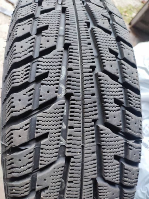 Зимова гума 225 65 17  комплект 4 шт