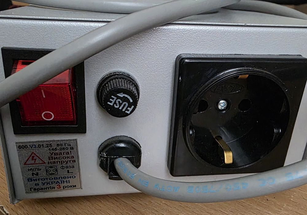 Стабілізатор напруги