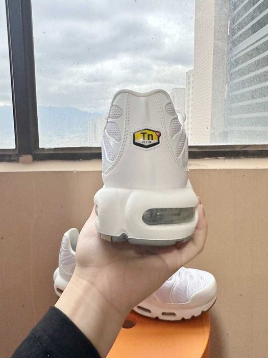 Air Max TN Plus White R.36
