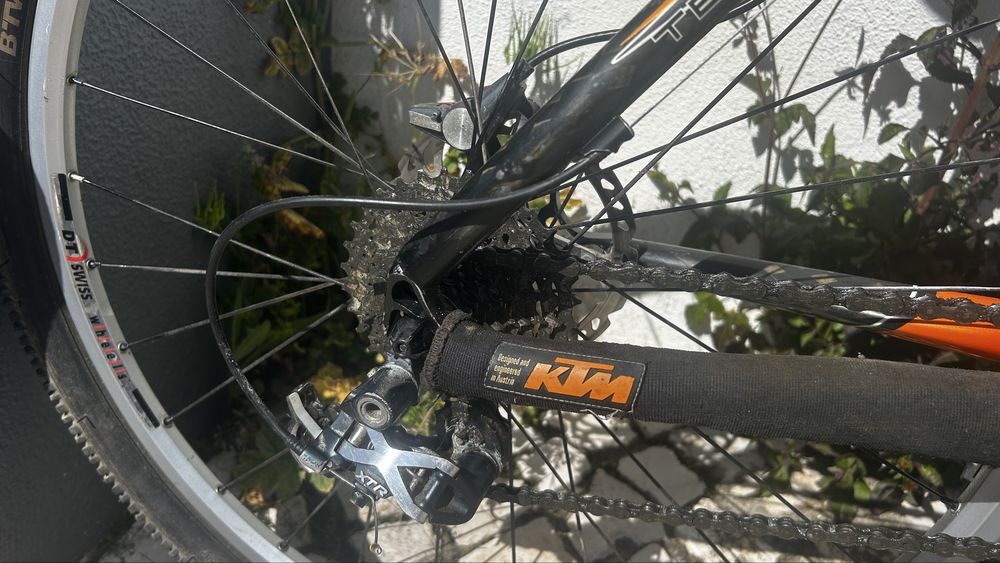 Biclicleta KTM carbono