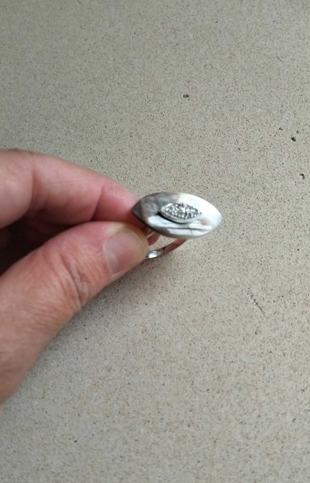 Anel de prata e madrepérola