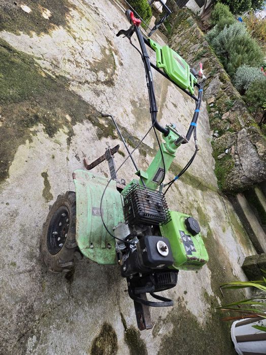 Motocultivadora com pouco uso