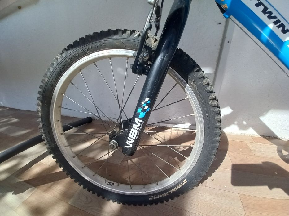 Bicicleta B'Twin azul para criança/pré-adolescente