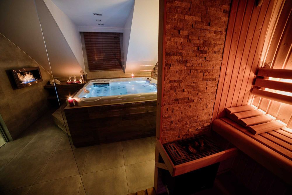 Apartament Złoty z jacuzzi profesjonalnym, sauna, kominek, ferie