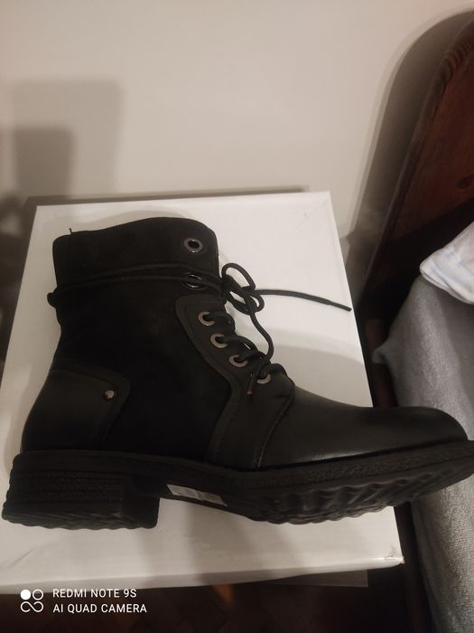 Czarne botki firmy Jezzi r.39