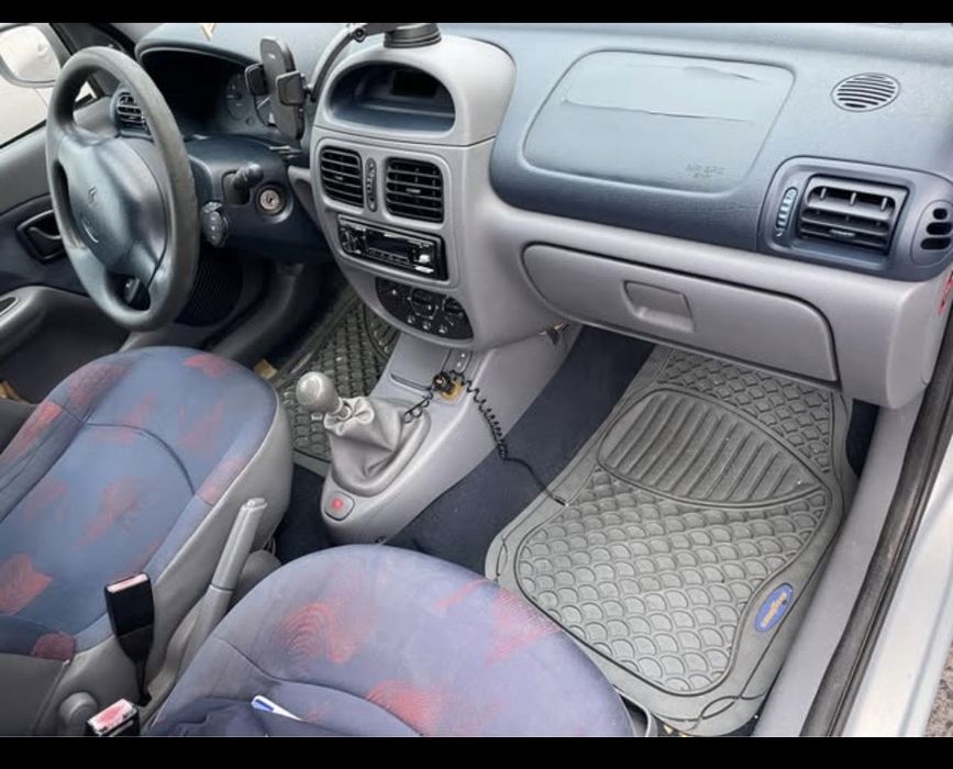 Clio comercial 1.9D ano 2001 em bom estado geral com ar condicionado a 100%