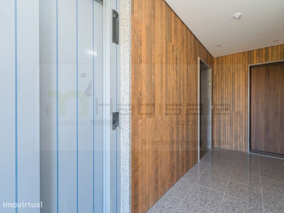 T2 a Estrear com Terraço a Sul em Condomínio Fechado