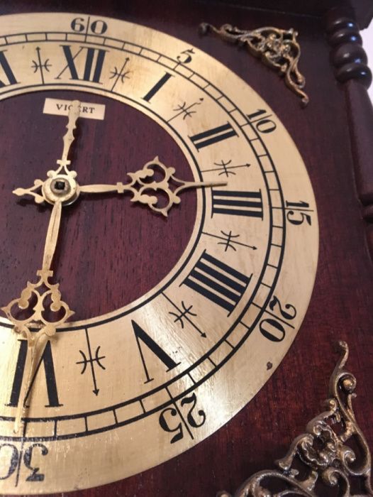 Relógio Antigo de Pêndulo