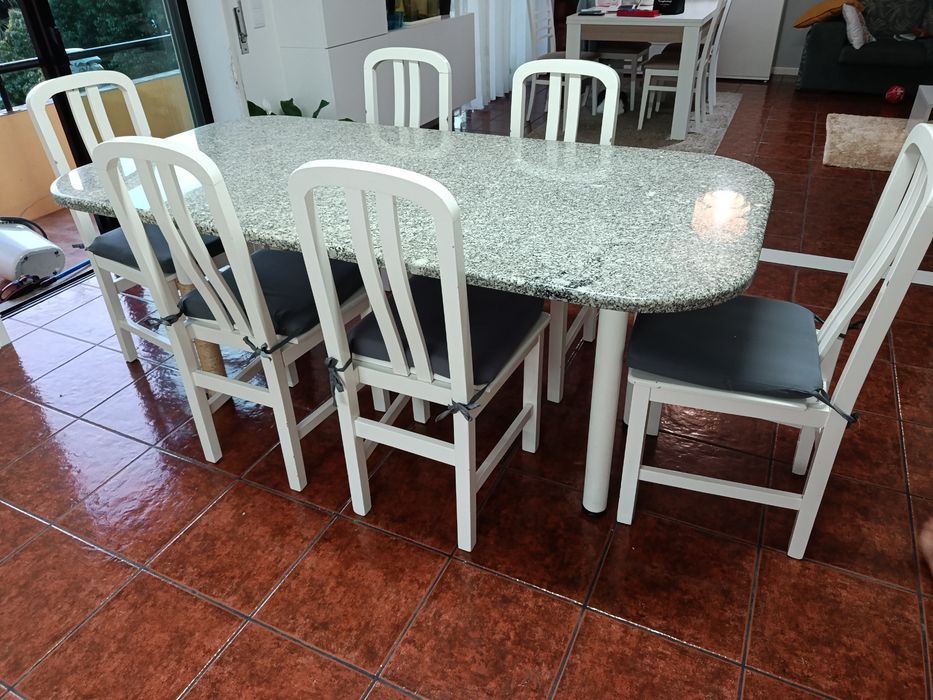 Mesa tampo granito com 8 cadeiras