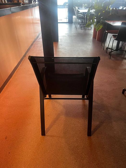 Cadeiras pretas exterior