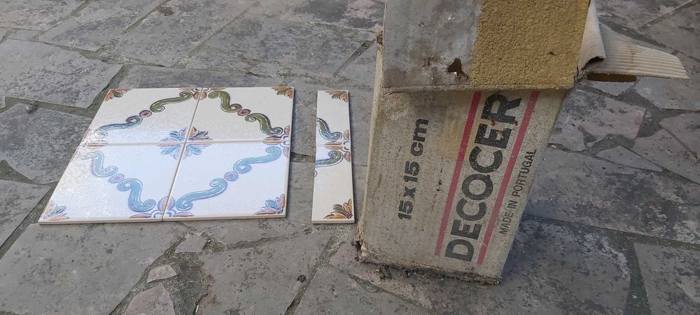 Vendo azulejos antigos