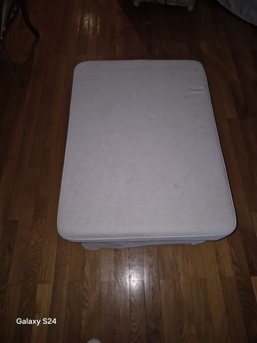 Vendo pousa pes Ektorp cor creme